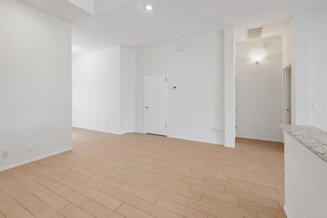 Building Photo - Beautiful in Brushy Creek!