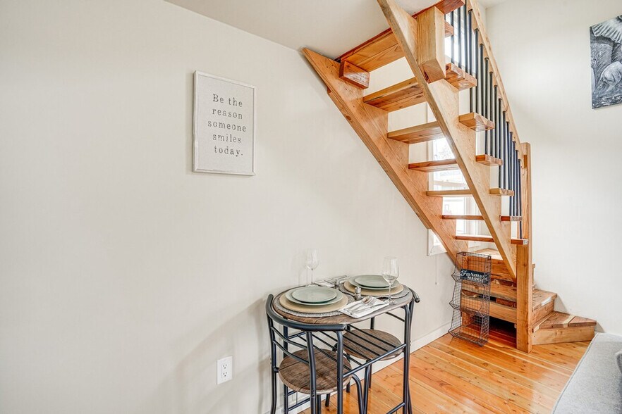 Building Photo - 1142 Temple Dr