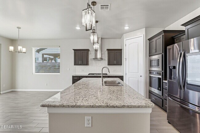 Building Photo - 533 Twilight Dr