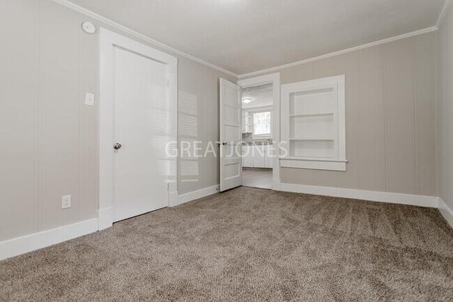 Building Photo - NOW OFFERING 1/2 MONTH FREE IF LEASE SIGNE...