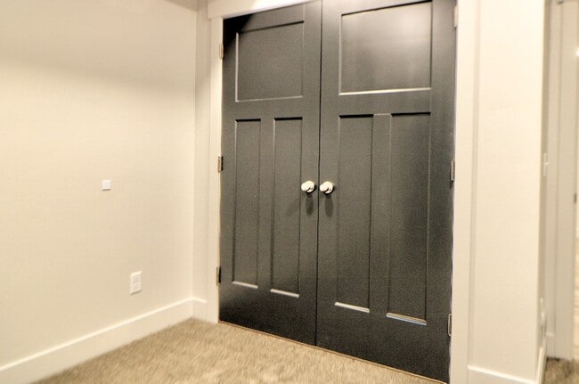 Building Photo - 67 E 500 S