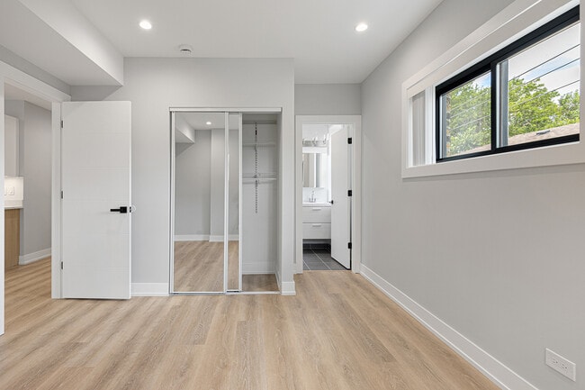 Building Photo - 1548 W Juneway Terrace