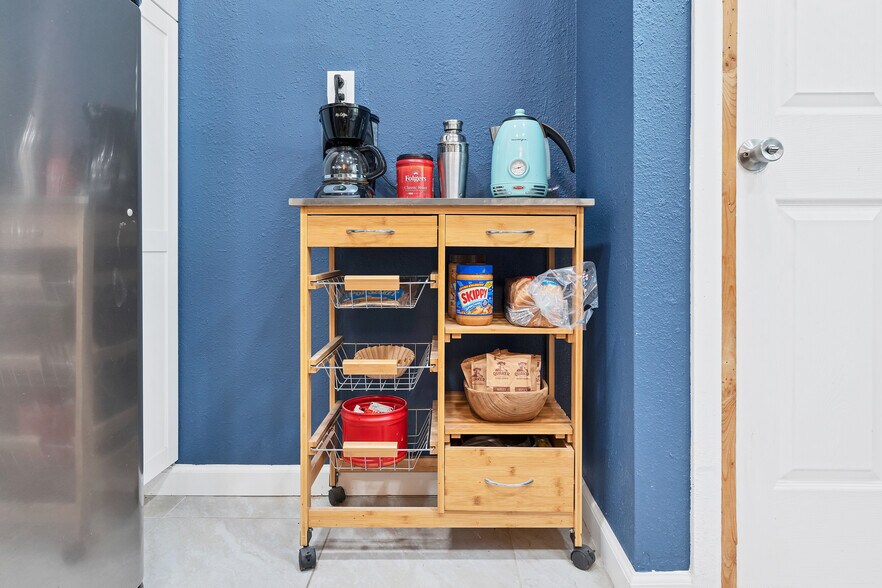 Building Photo - 2628 Green Ridge Dr