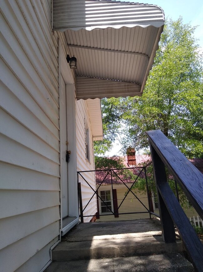 Primary Photo - 1548 1/2 Schley Street Upstairs Unit