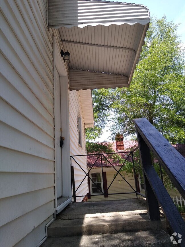 Building Photo - 1548 1/2 Schley Street Upstairs Unit