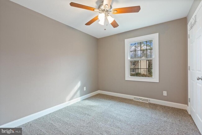 Building Photo - 5650 Sheerock Ct