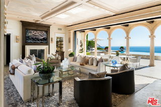 Building Photo - 6 Mystique