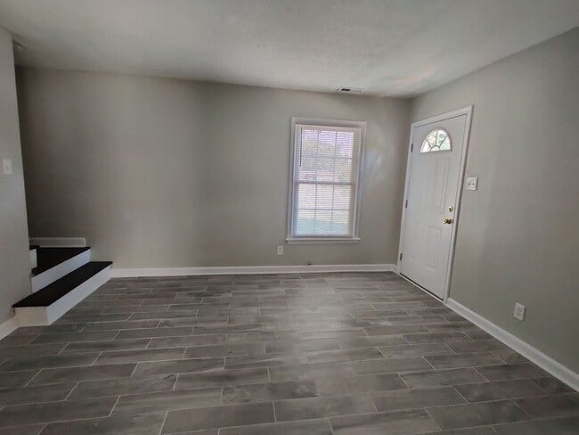 Building Photo - 2 Bedroom Near Downtown Charlotte