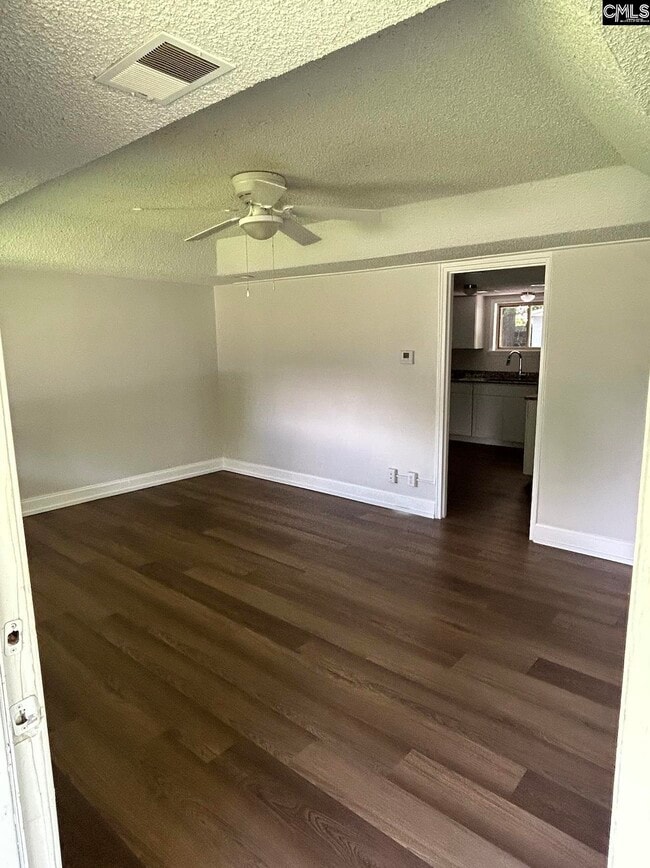 Building Photo - 236 Cardinal Dr