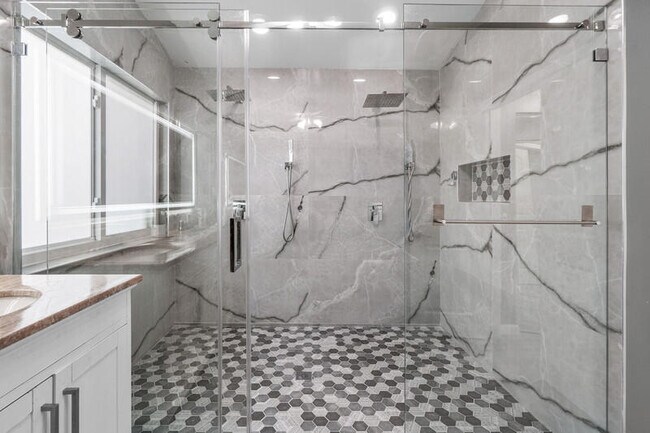 Building Photo - 10330 Buena Ventura Dr