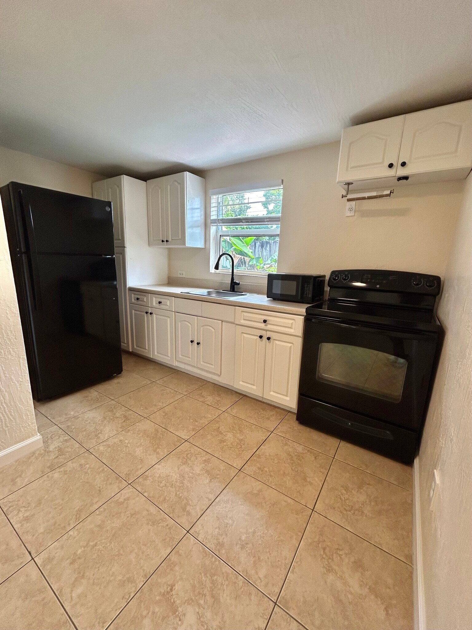 Kitchen - 4221 SW 36th St