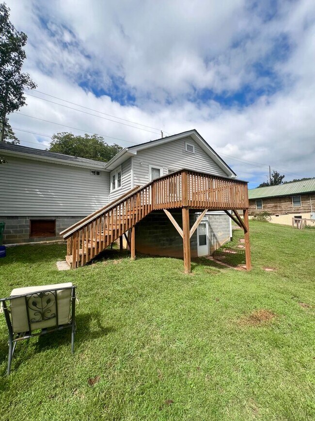 Building Photo - Cute 2 bedroom 1 bath in Asheville