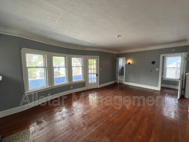 Building Photo - 3255 E 139th St