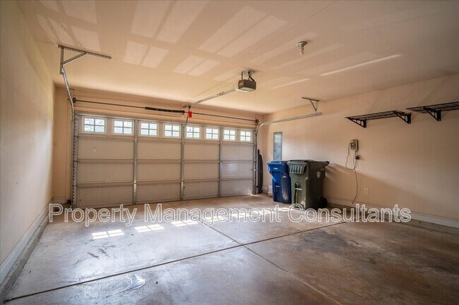 Building Photo - 108 Oak Shade Dr
