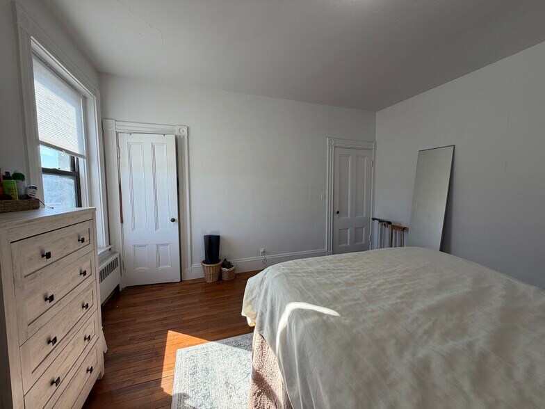 Building Photo - 22 Davis Ave