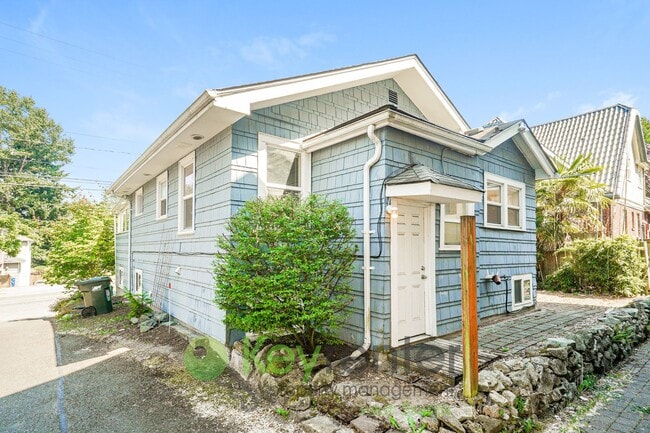 Building Photo - Spacious 4-Bedroom Seattle Home with Bonus...