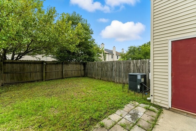 Building Photo - 1323 Longlac Rd
