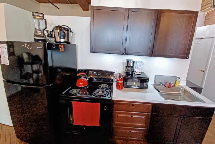 Building Photo - 226 Mt Elliott St