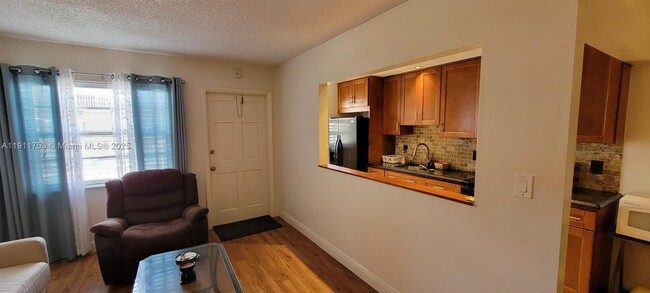 Building Photo - 415 NE 2nd St