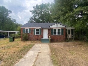 Building Photo - 2 Bedroom 1 Bath Brick home