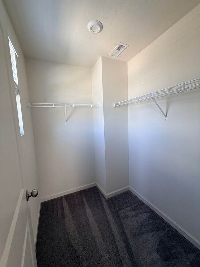 Building Photo - 15545 Westmoor Ave