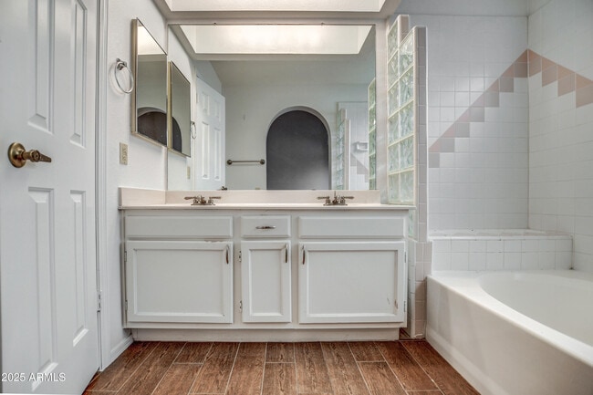 Building Photo - 11102 N 111th St