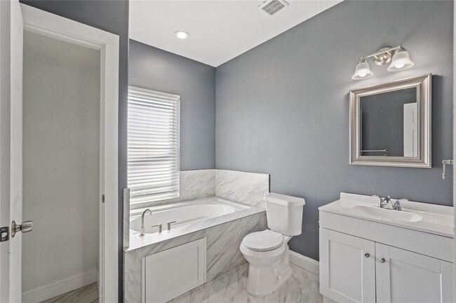 Building Photo - 2116 Bidwell Dr