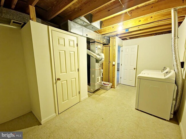 Building Photo - 10917 Outpost Dr