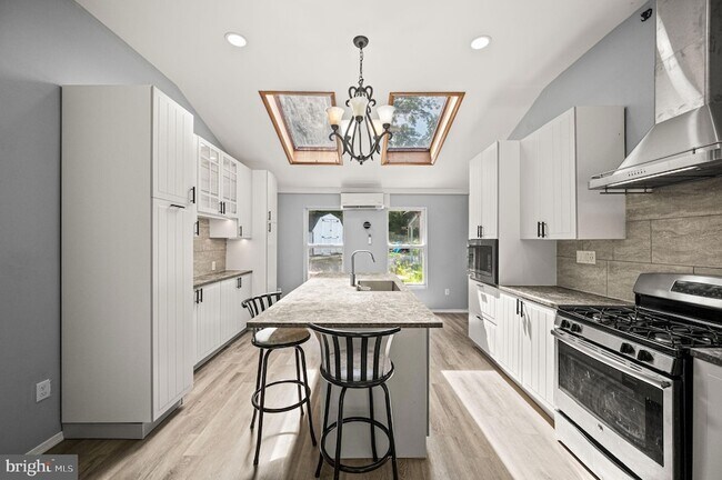 Building Photo - 25 Pennsbury Way E
