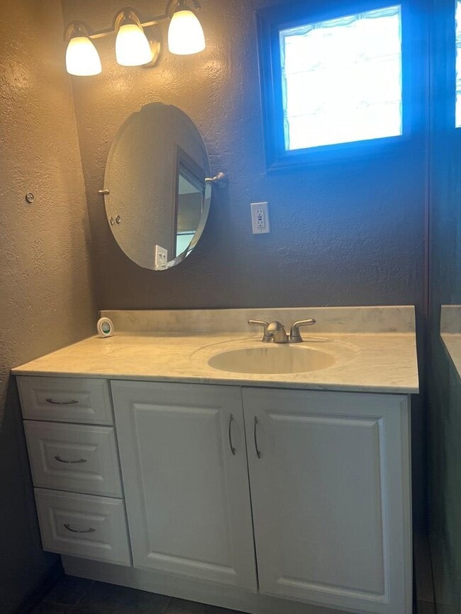 Building Photo - 1514 Parker Dr