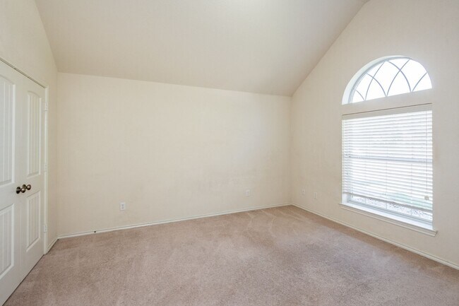 Building Photo - Beautiful 3 Bedroom 2 Bath in Whitestone R...
