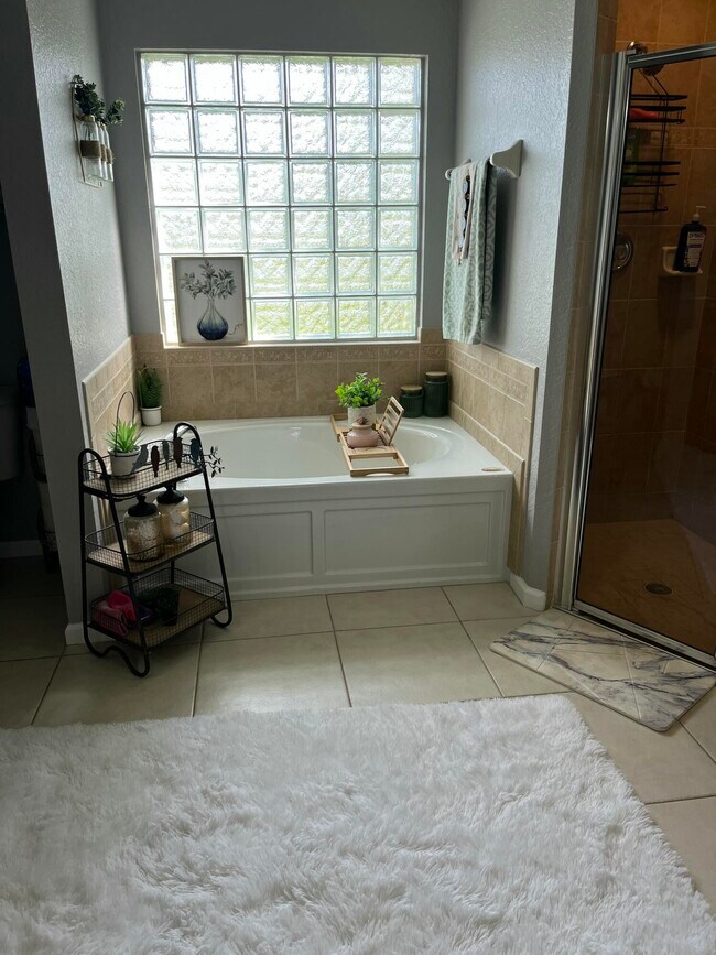 Building Photo - 1211 SW Dalton Ave