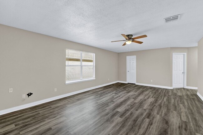 Building Photo - 6205 Winnebago Ct