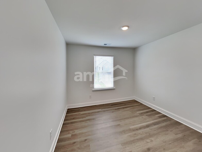 Building Photo - 1031 Highland Walk