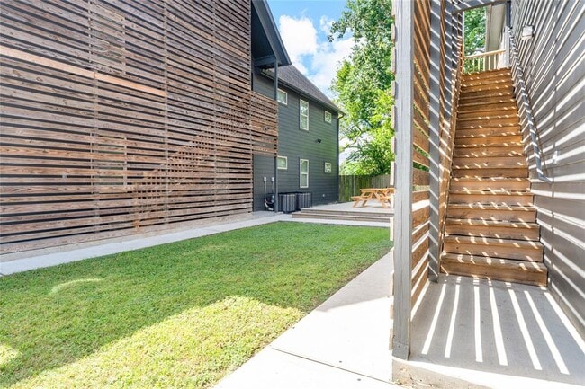 Building Photo - 3424 Tuam St