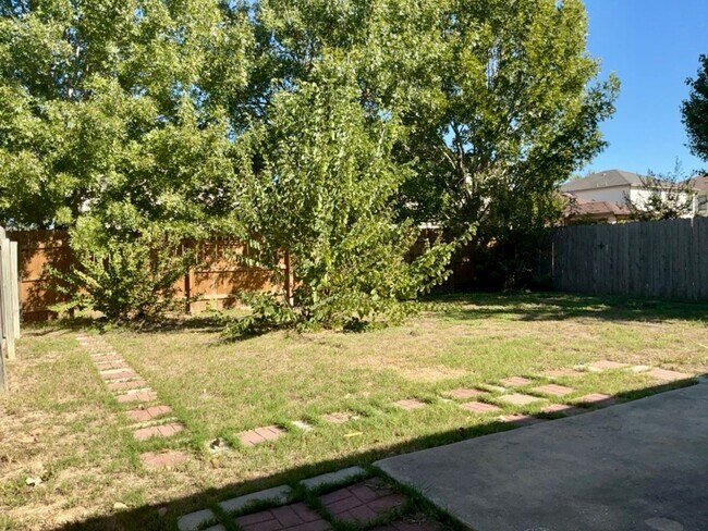 Building Photo - Adorable Move-In Ready 3/2 in Georgetown! ...