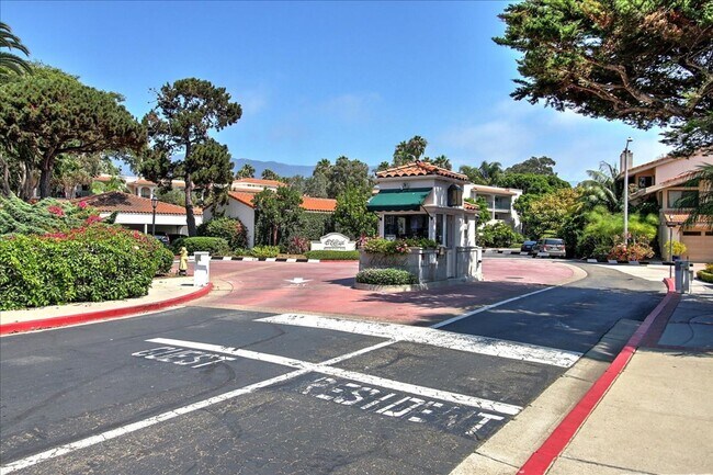 Building Photo - 438 Por La Mar Cir