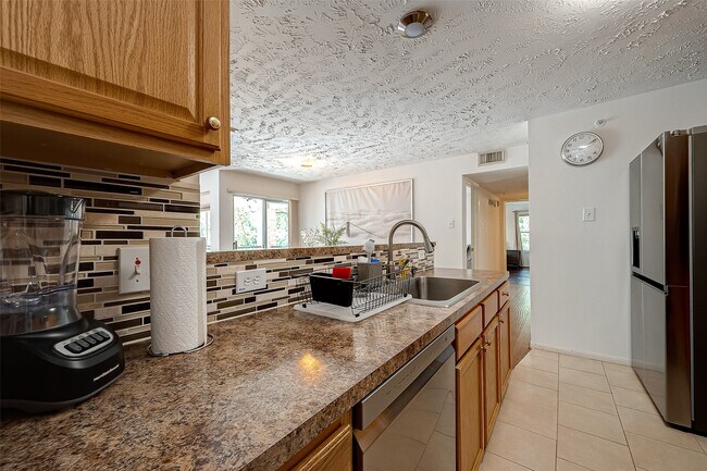 Building Photo - 8051 Bay Branch Dr