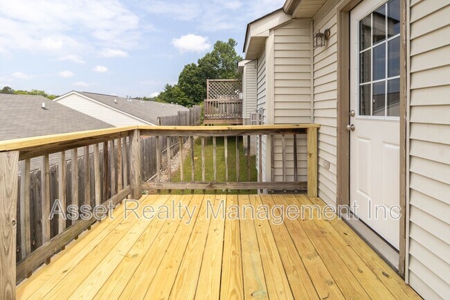 Building Photo - 385 Hawthorne Oaks Way