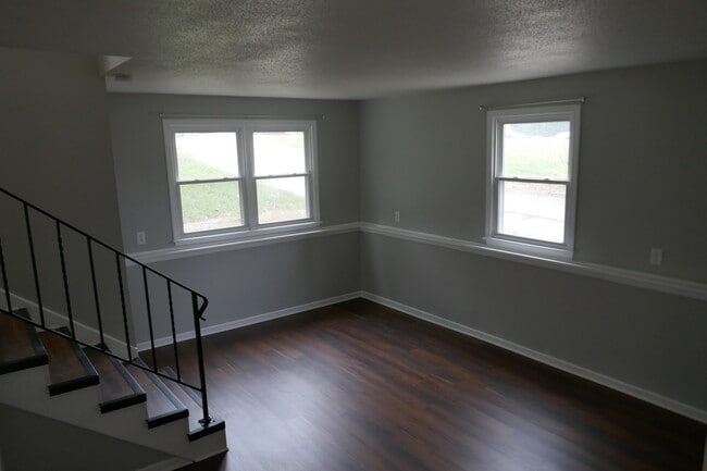 Living Room - 6904 Urbandale Ave