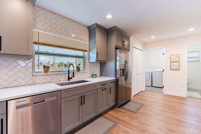 Building Photo - Fully Furnished + Utilities Included Beach...