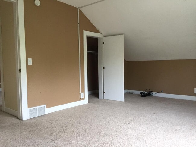 Building Photo - 1221 America Ave NW