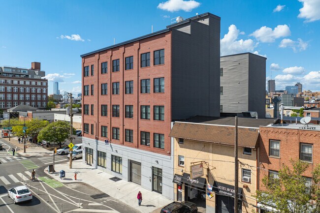 Building Photo - 943 Washington Ave