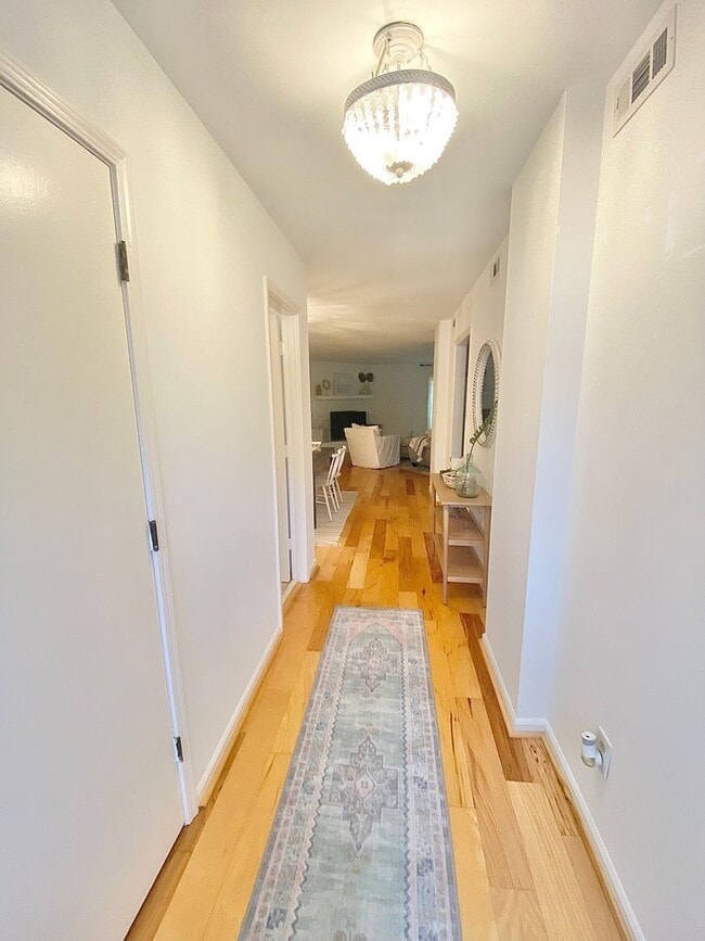 Building Photo - Beautiful Mount Pleasant Townhome