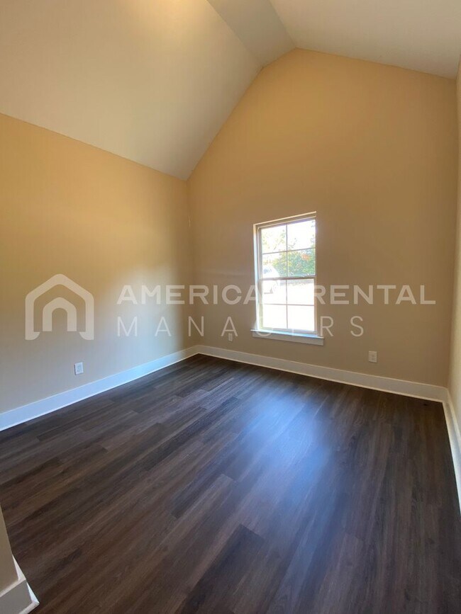 Building Photo - 102 Appaloosa Wy