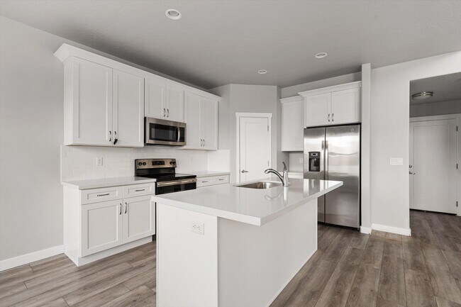 Building Photo - 721 E Zekes Ct