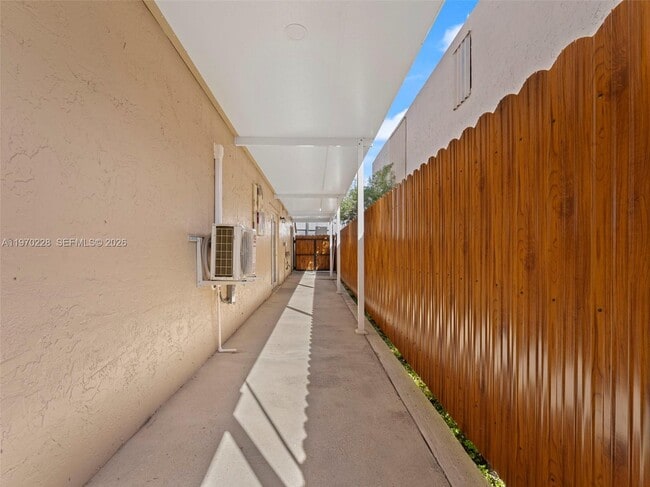 Building Photo - 1096 W 42nd Pl