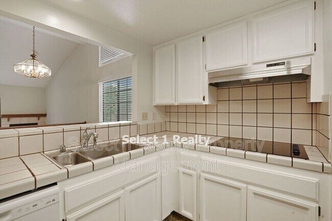 Building Photo - 546 La Corso Dr