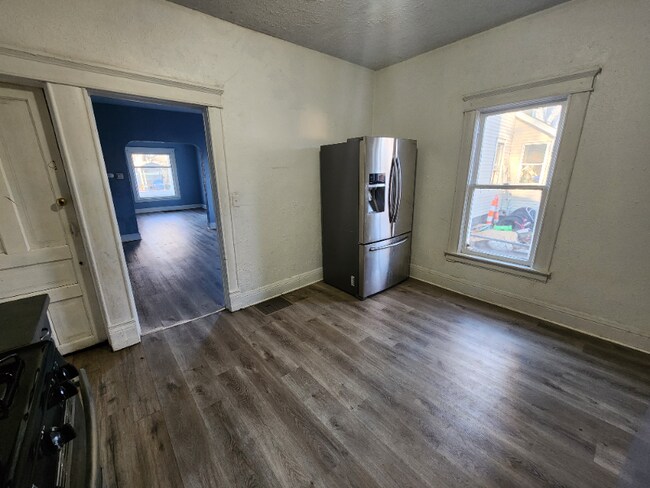 Building Photo - 214 E Belmont St