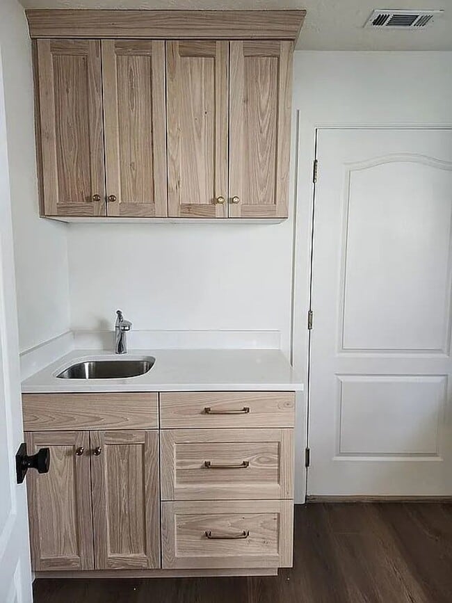 Building Photo - Charming Home Next To Sunbrook Golf Club!